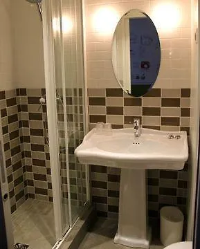 Hotel Des 3 Poussins Parijs