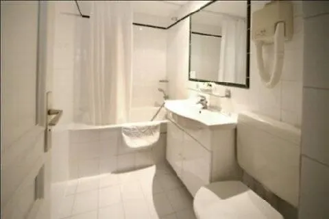 Hotel Des 3 Poussins Paris