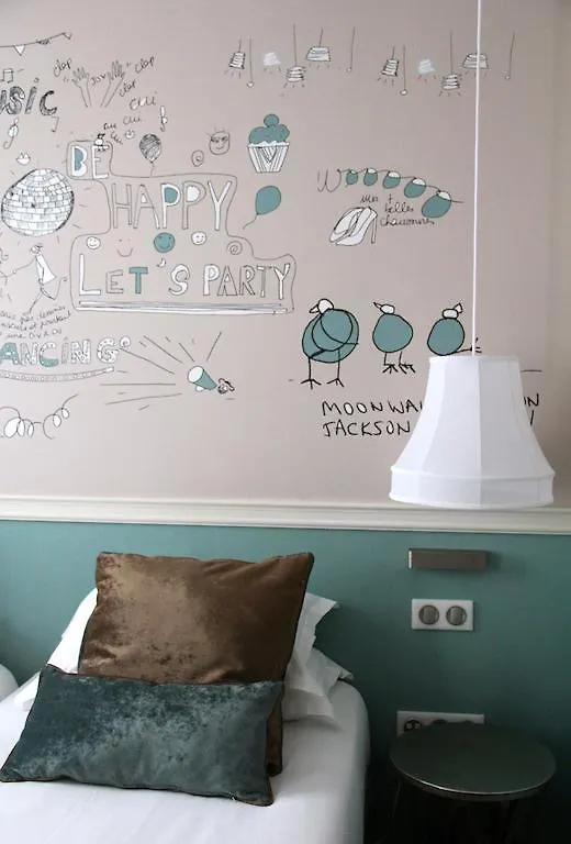 Hotel Des 3 Poussins Paris